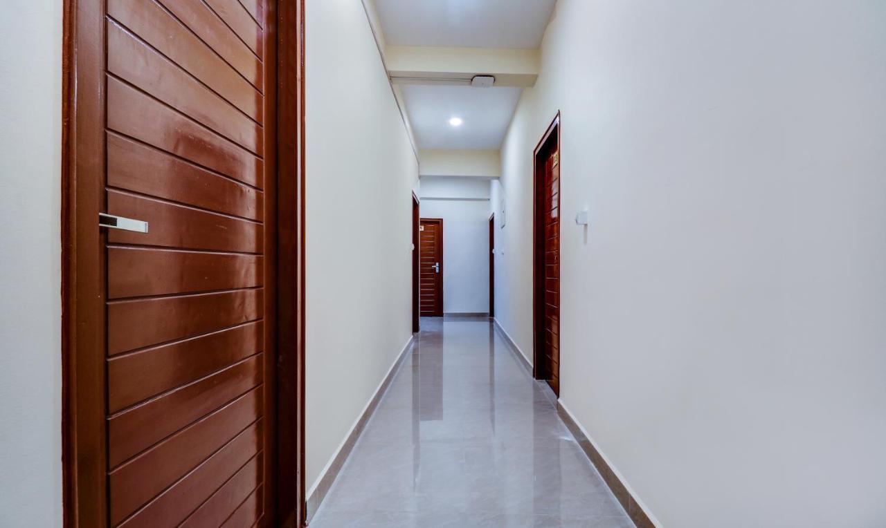 Itsy Hotels Rain Tulsi Stayz, Palarivattom Junction Kochi Exterior foto